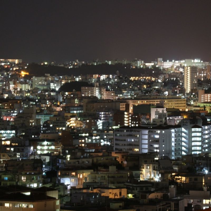 shurijo在晚上和那霸市夜景,冲绳岛