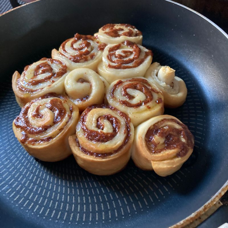 Stovetop cinnamon rolls from pizza mix CityCost