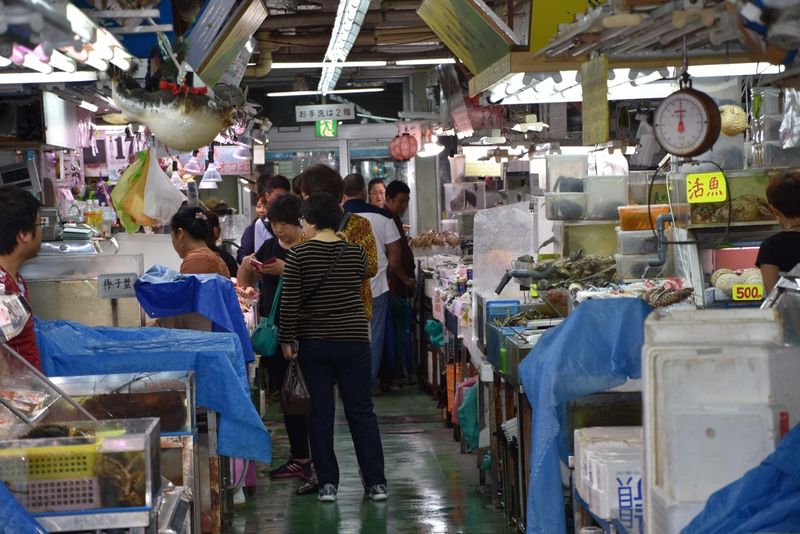 牧志公開市場：2020年計画の前に「沖縄の台所」を見る photo