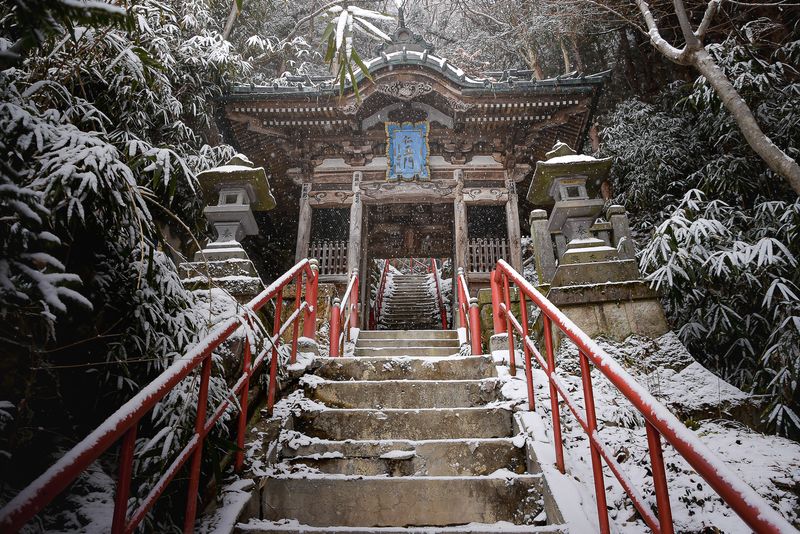 Japan's onsen in winter, the best season for a soak photo