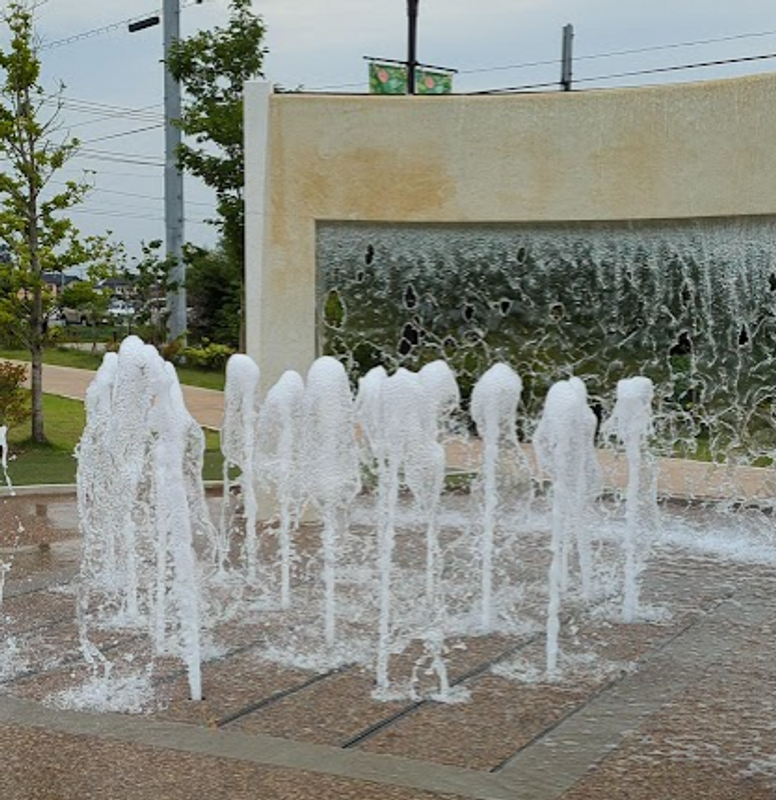 Did it begin with the 2007 lawsuit that ruled fountain play was too noisy? photo