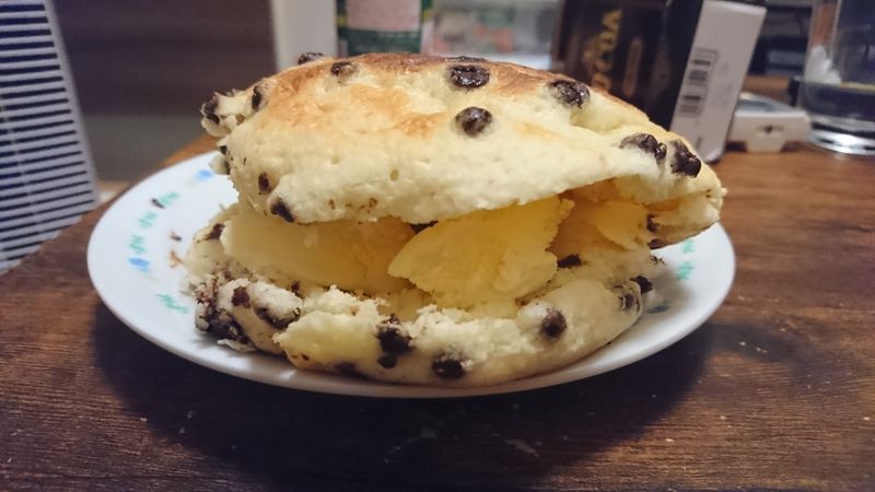 How to Make Ice-cream Melon-pan Sandwich photo