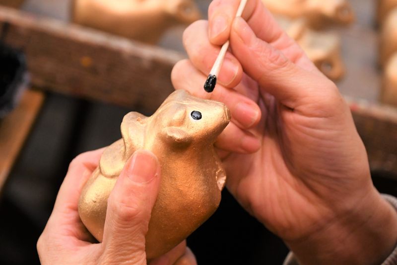 Making ceramic “ox” bells at Jindaiji Temple photo