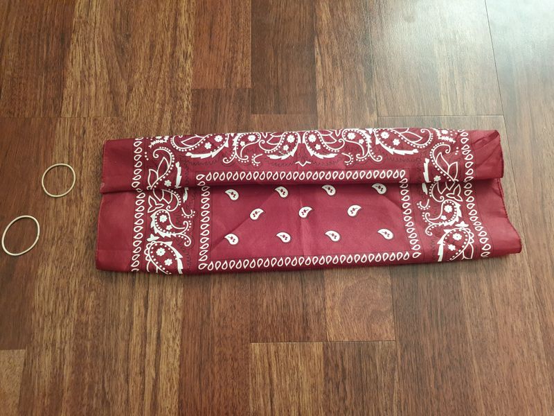 How to make a no-sew mask with a handkerchief, tenegui, or other piece of cloth photo
