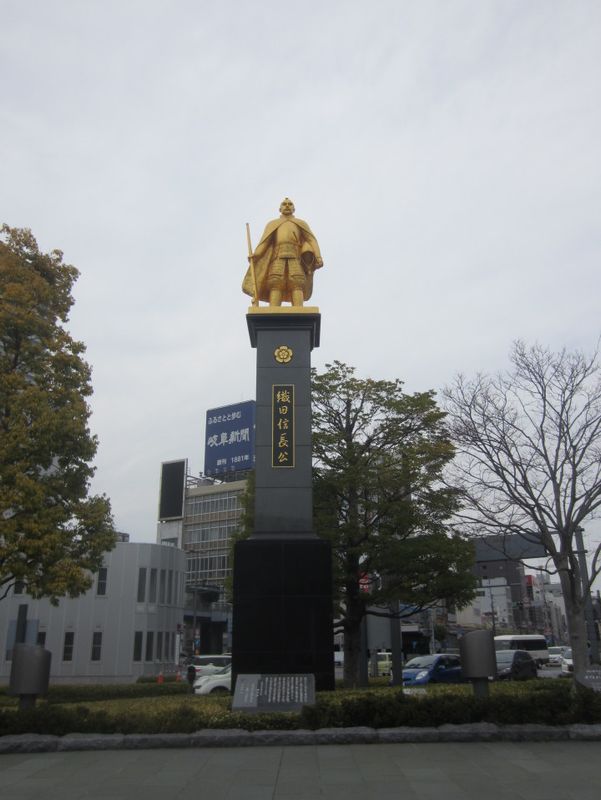 Statue Golden Oda Nobunaga de Gifu photo