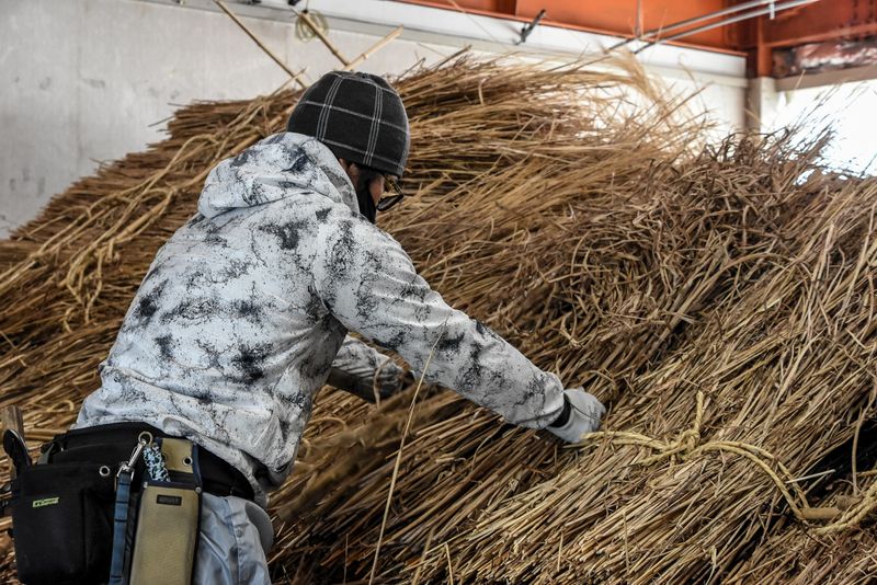 Future of Ouchijuku’s kayabuki roofs rests in hands of skilled few photo