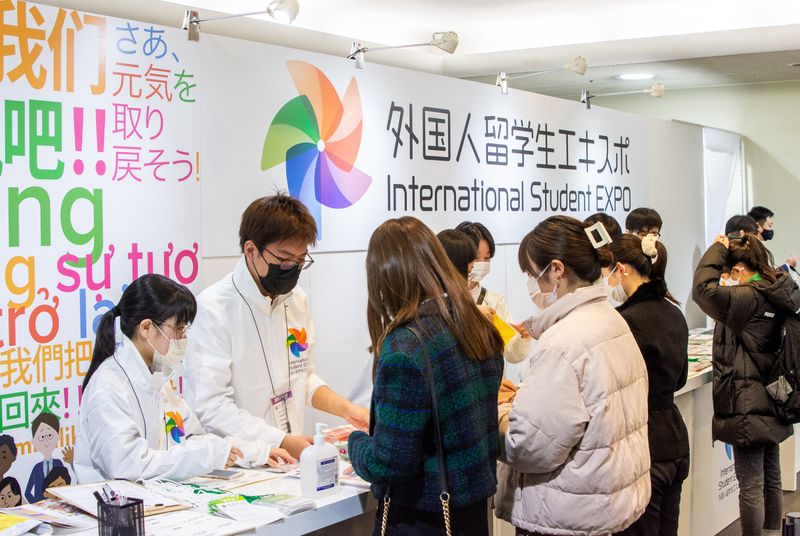 大阪で開催された初めての留学生博覧会 photo