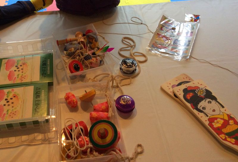 A day for a global toy - the yo-yo photo