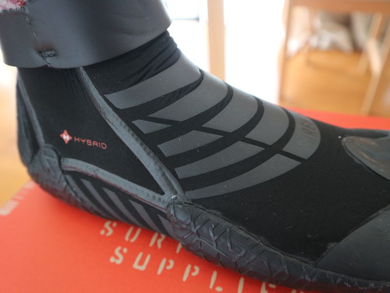Perlengkapan selancar musim dingin Jepang: SURF 8 boots photo