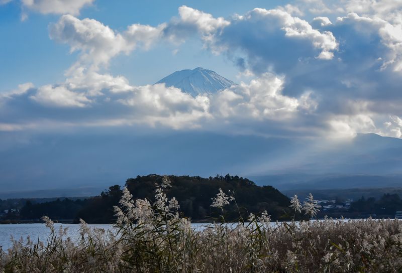 Authorities eye taking back control of Mt. Fuji, from top to bottom photo