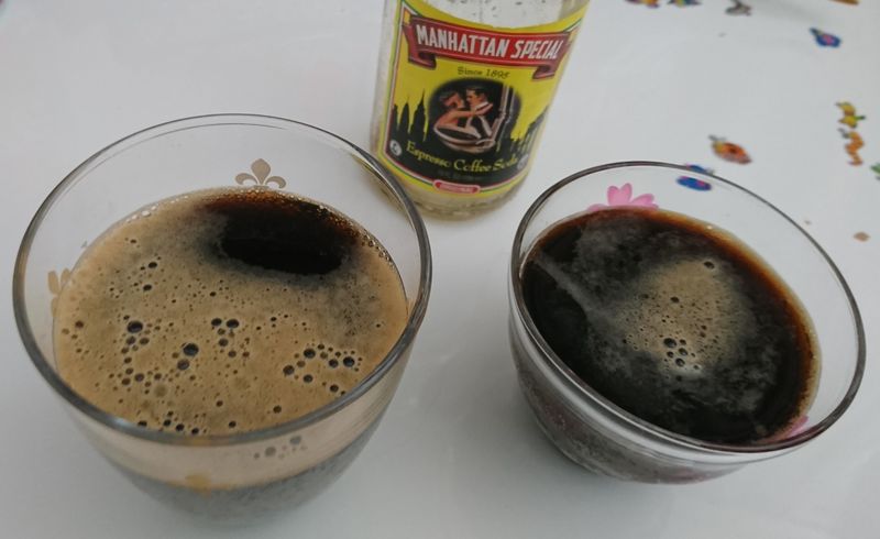 コカコーラのコーヒープラスマンハッタンのスペシャル：コーヒーコーラの味のテスト photo