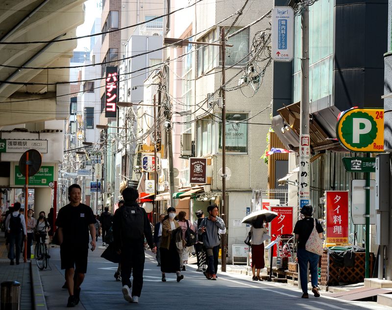 Prices up, expenditure up, confidence in the economy up, slightly - BOJ survey photo