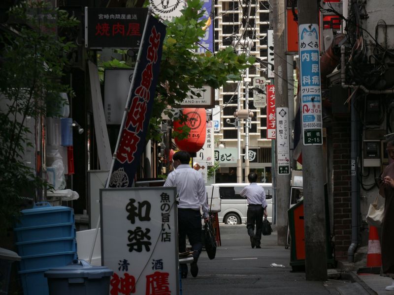 Monthly okozukai "pocket money" down among Japan's company workers photo