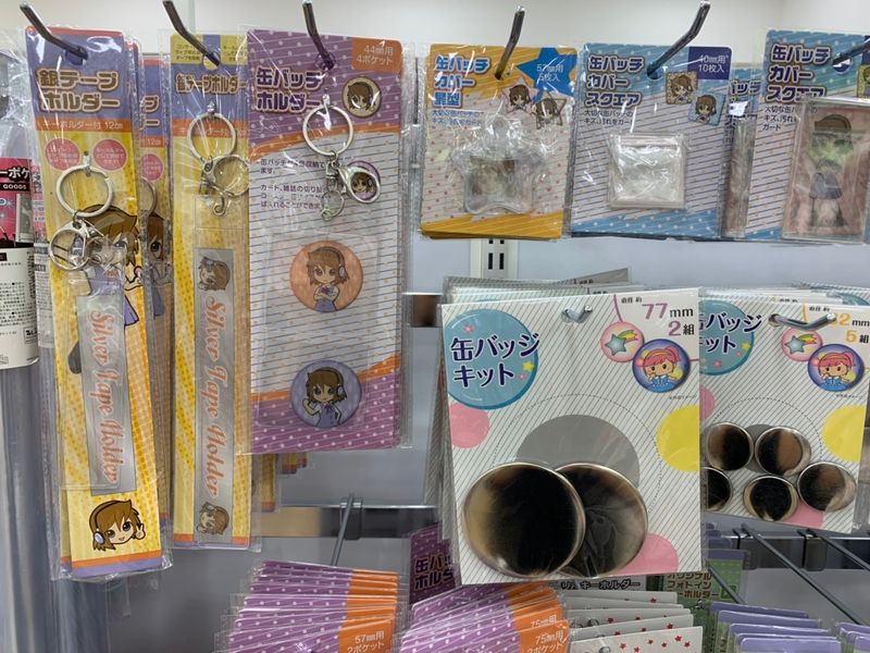 Displaying otaku goods for 100円 photo