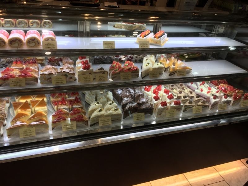 日本的蛋糕很好但是很贵! photo