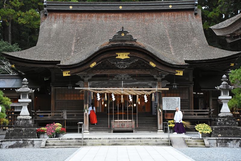 An invitation to remember: Overnight at Okuni Shrine, Shizuoka photo