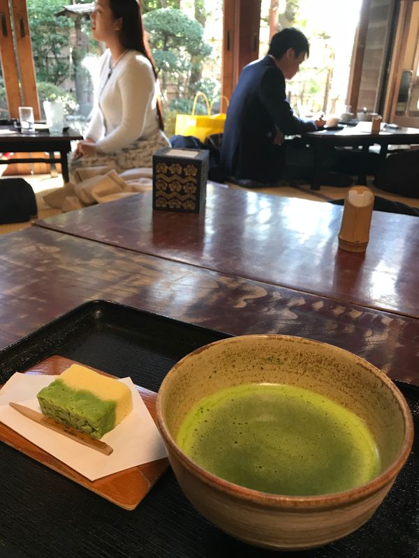 Tradisional dan Modern: esensi Tokyo dalam dua cangkir teh yang berbeda photo