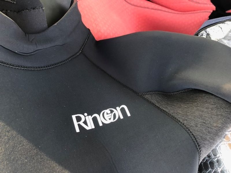 リンコン3mmウェットスーツは、サーフィンに適しています千葉の春 photo