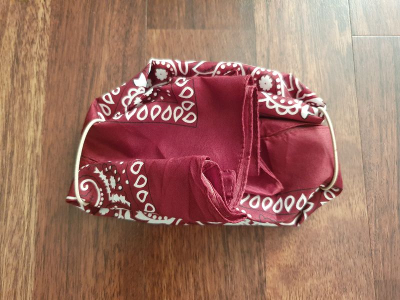 How to make a no-sew mask with a handkerchief, tenegui, or other piece of cloth photo