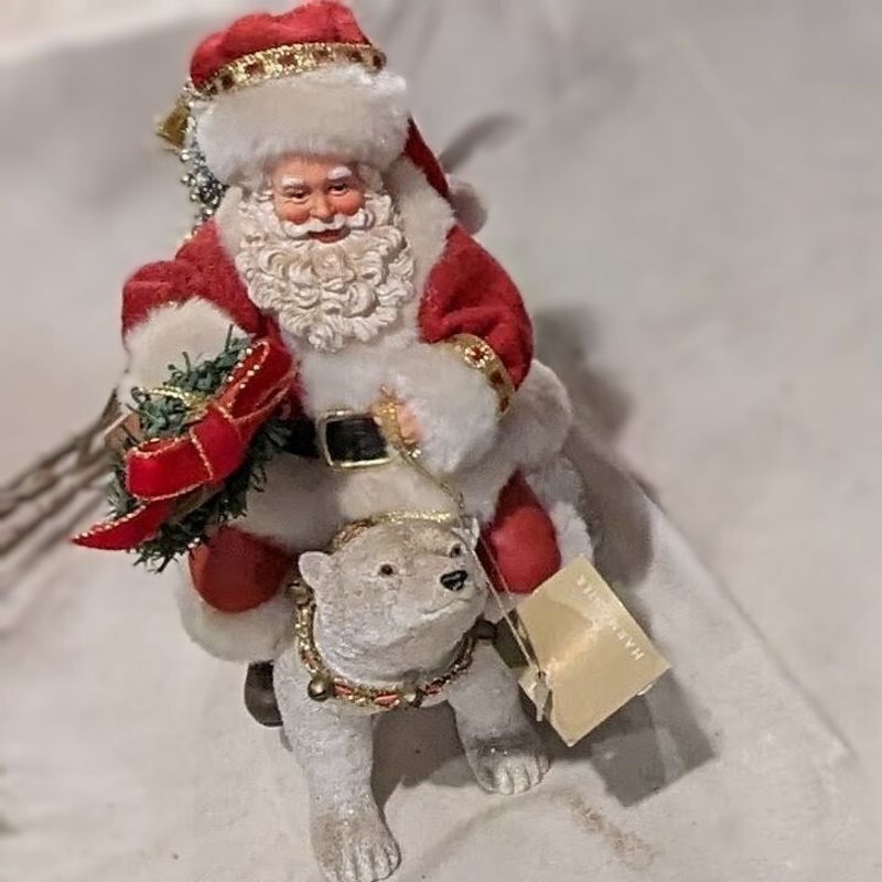 OnJy a few Aeon Malls have a Santa this year photo