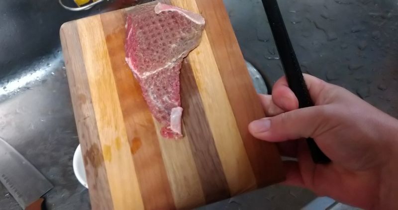 How to Pulverize Meat Quietly in Japan photo