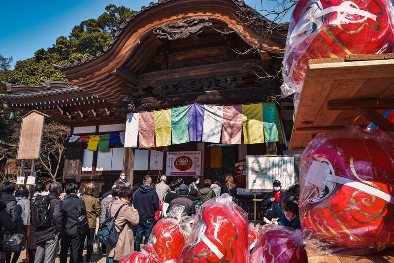 Chofu’s daruma market: Quiet hope amid heaps of color at Jindaiji Temple photo
