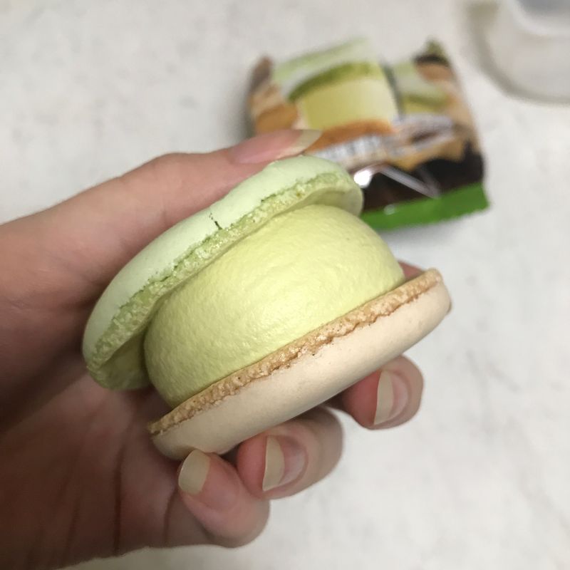 Pistachio Ice Cream Macaron from 7-Eleven photo
