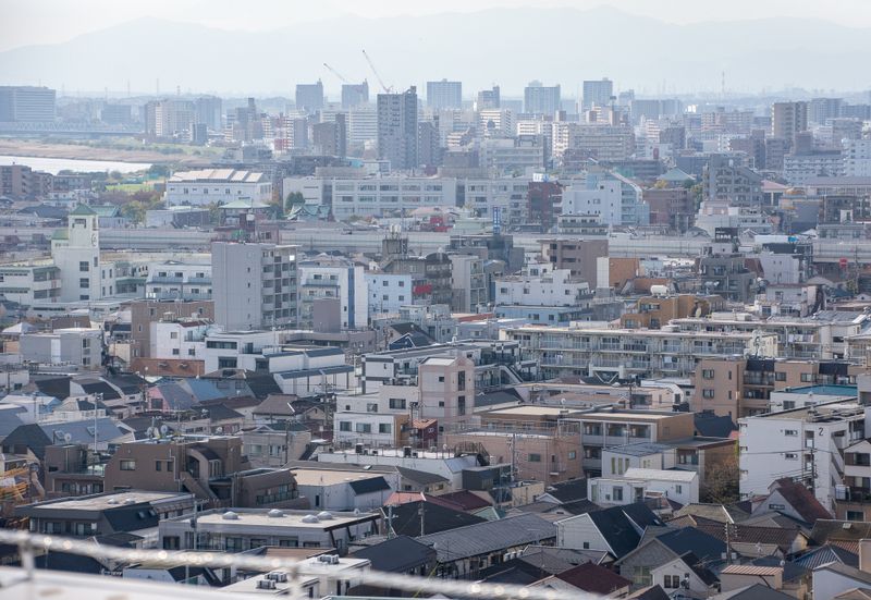 Over half of households in Japan feel financially worse off from previous year, survey photo