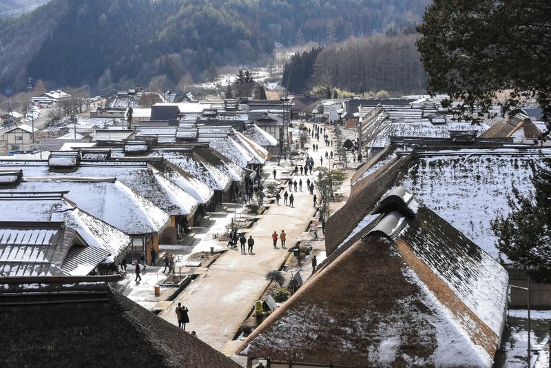 Future of Ouchijuku’s kayabuki roofs rests in hands of skilled few photo