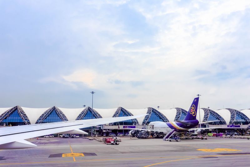 Berapa biaya untuk terbang dari Tokyo ke Bangkok? photo