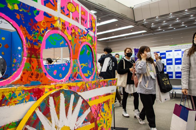 Hội chợ triển lãm dành cho sinh viên quốc tế lần đầu tiên được tổ chức tại Osaka photo
