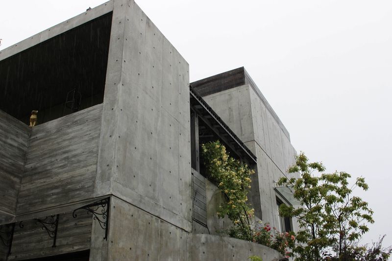 Concrete Housing in Japan photo