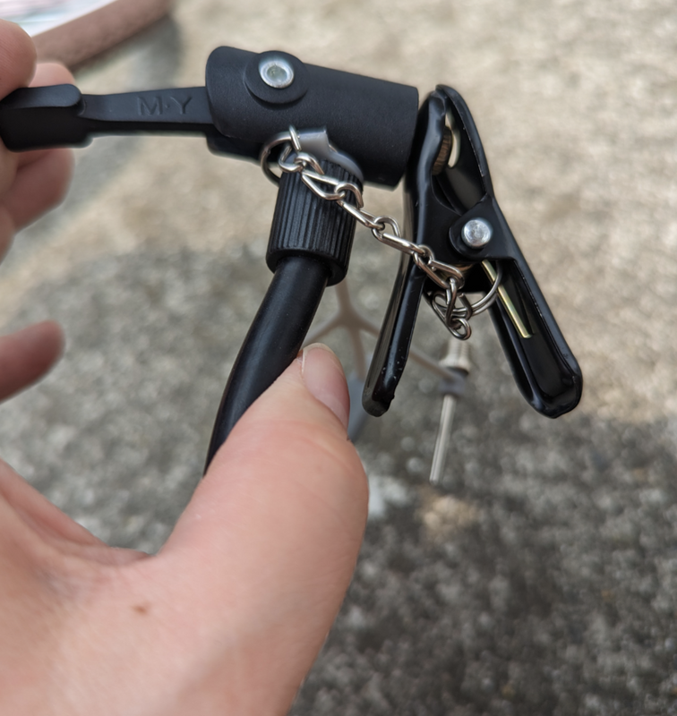 How to Inflate a Bike Tire in Japan photo