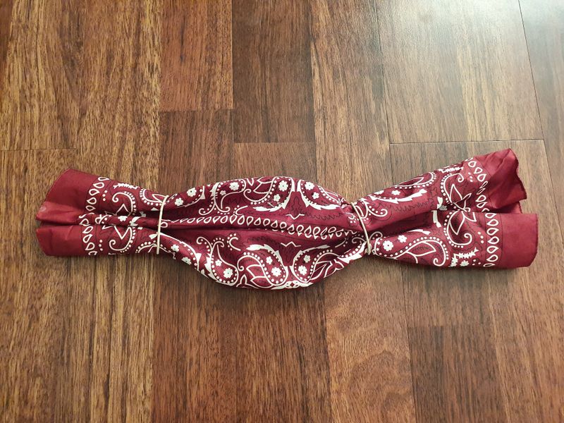 How to make a no-sew mask with a handkerchief, tenegui, or other piece of cloth photo