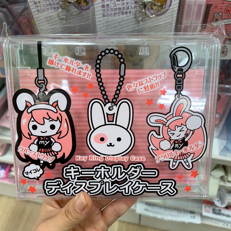 Displaying otaku goods for 100円 photo