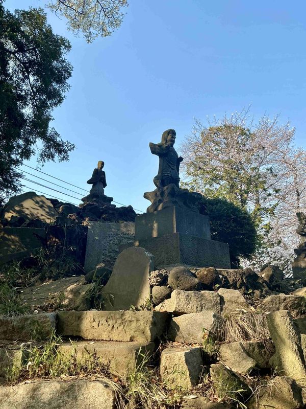 Fuji worship, ancient cherry trees, and bread SPOT REPORT photo