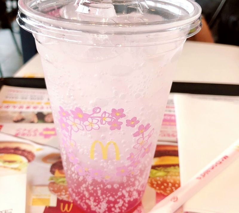 Вкус весны McDonald&#39;s - это пастрами и персик? photo