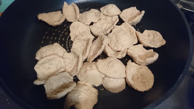 비건 돼지 고기 먹기 photo