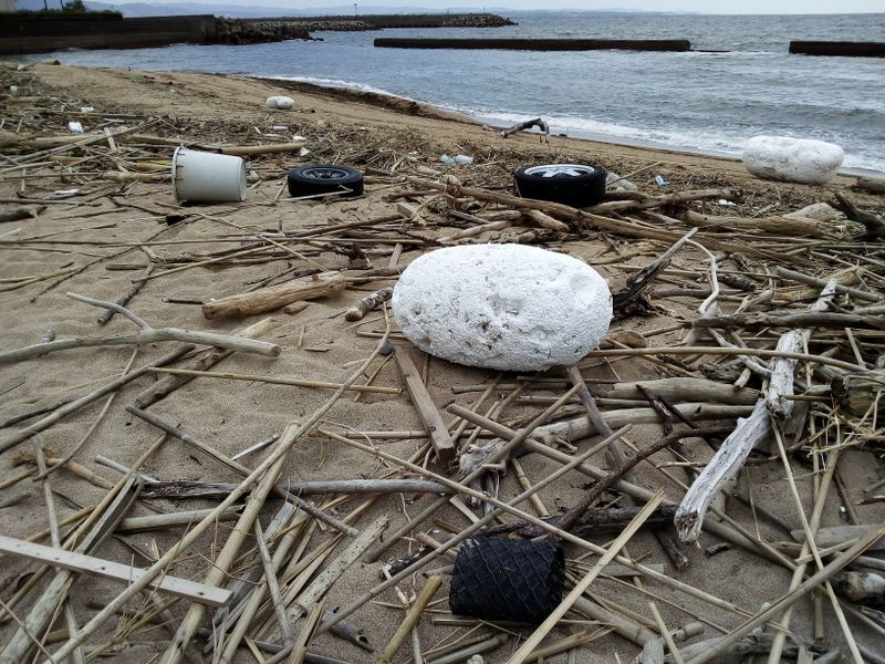 Nettoyage de plastique d&#39;océan photo