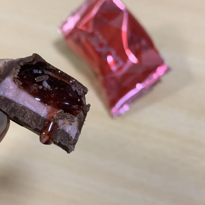 Fujiya LOOK Chocolate - Strawberry Sauce  photo