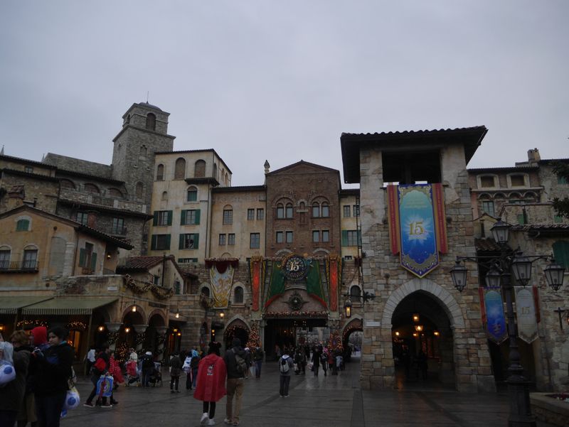 A snowy DisneySea (and its magical surprises) photo