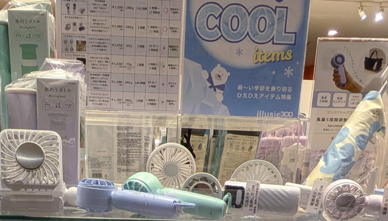 Handy fan shopping in Japan photo