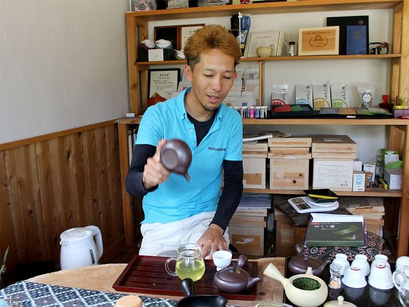 林夏子の「はてしないお茶物語」vol.2　銘茶の隠れ里にすむイケメンお茶男子、ジローさん！ photo