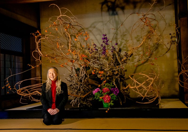 Artist Shogo Kariyazaki brings flower power to Kyu-Iwasaki-tei Gardens photo