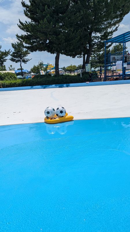 Summer fun with kids in Japan: ① outdoor pools photo