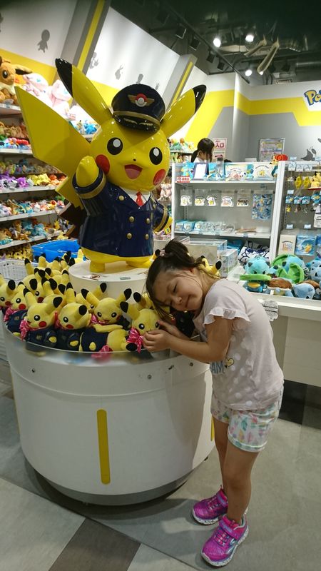 เจ้าหน้าที่สายการบินของสนามบินนาริตะ Pikachu-tachi photo