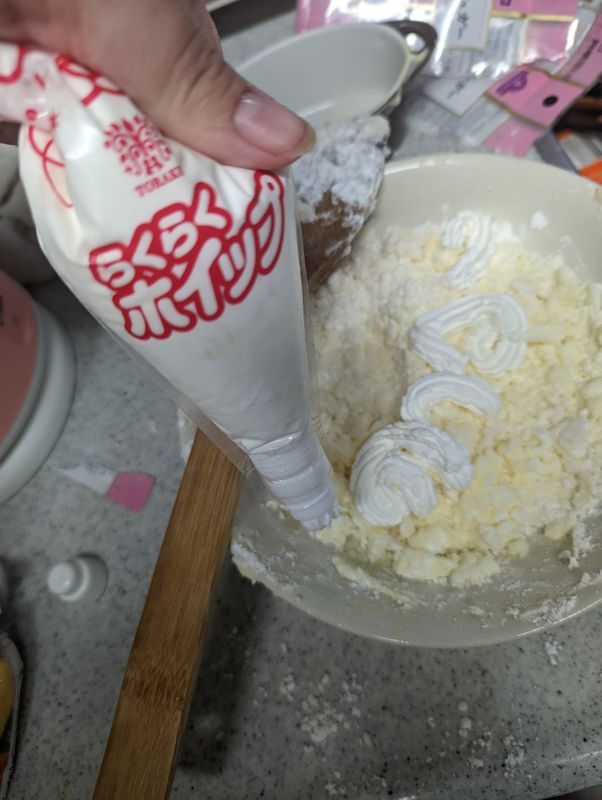 How to Make Buttercream Frosting in Japan photo