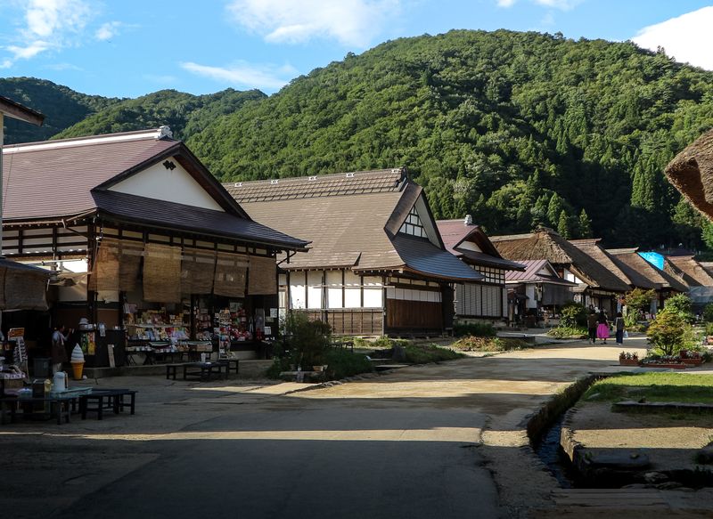 Future of Ouchijuku’s kayabuki roofs rests in hands of skilled few photo