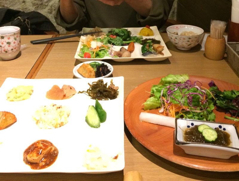 Pour ceux qui veulent profiter de repas plus sains à Okinawa photo