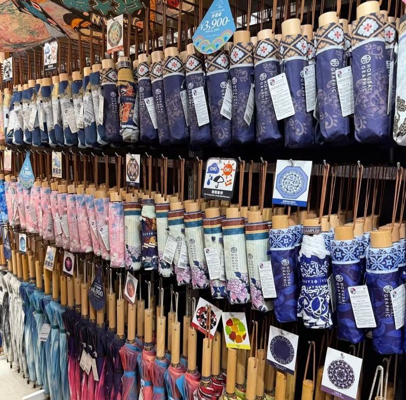 5000 yen as the magic number for gift-giving in Japan photo